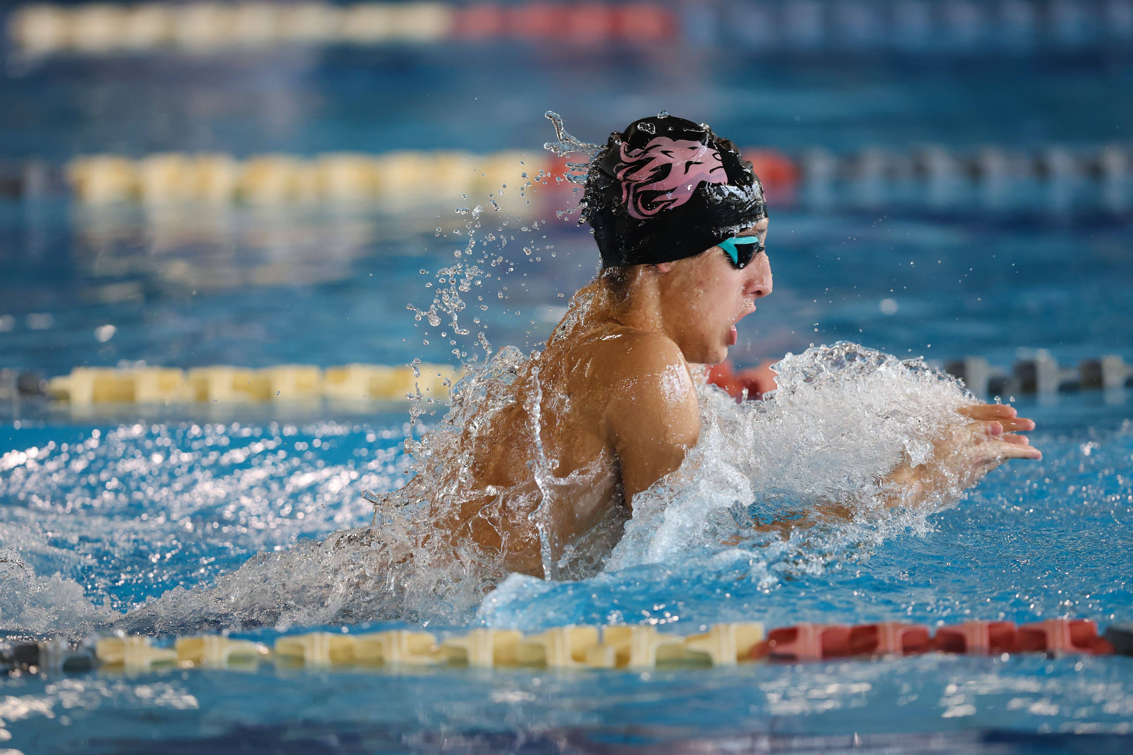 התמדה – המפתח האמיתי להצלחה בשחייה